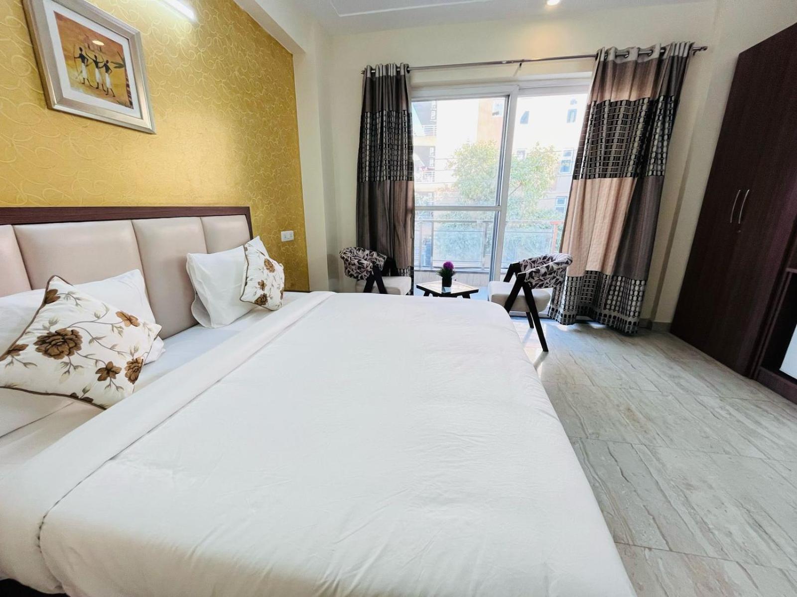 Hotel The Luxe 18 - Golf Course Road Гургаон Екстериор снимка