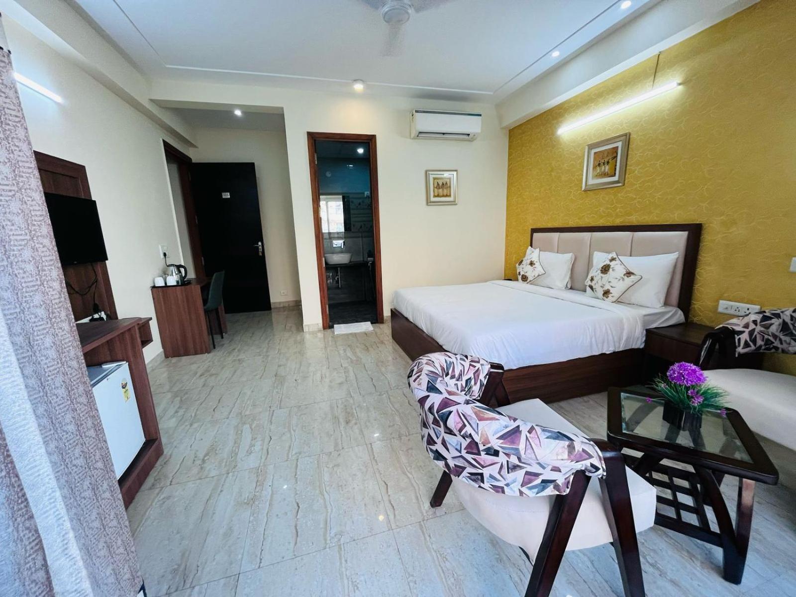 Hotel The Luxe 18 - Golf Course Road Гургаон Екстериор снимка
