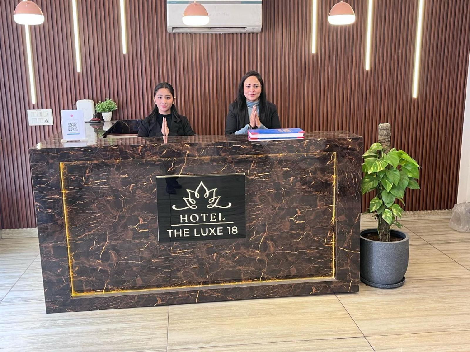 Hotel The Luxe 18 - Golf Course Road Гургаон Екстериор снимка