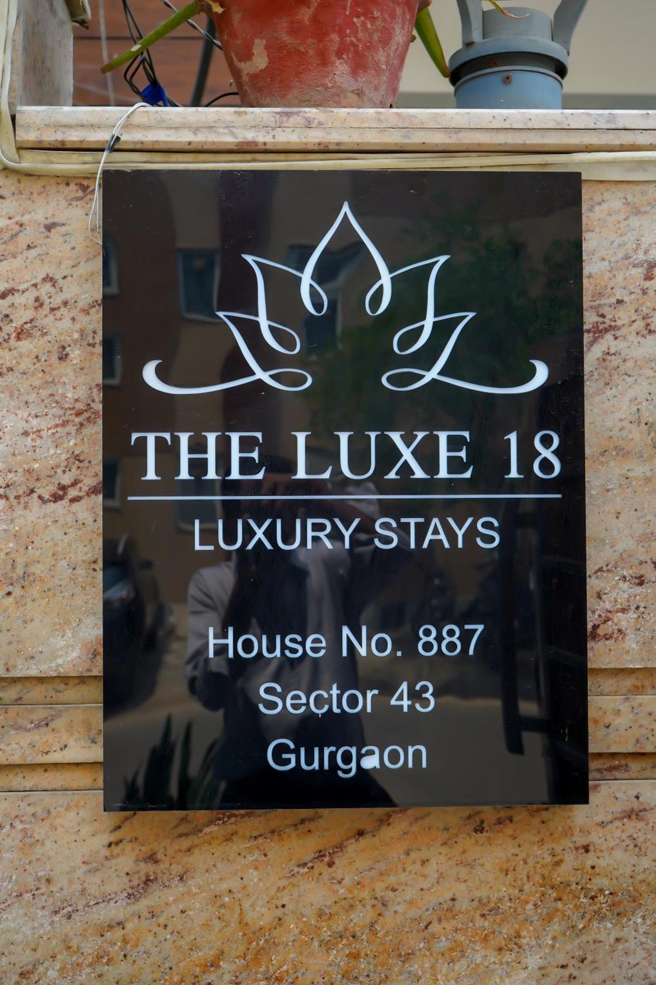Hotel The Luxe 18 - Golf Course Road Гургаон Екстериор снимка