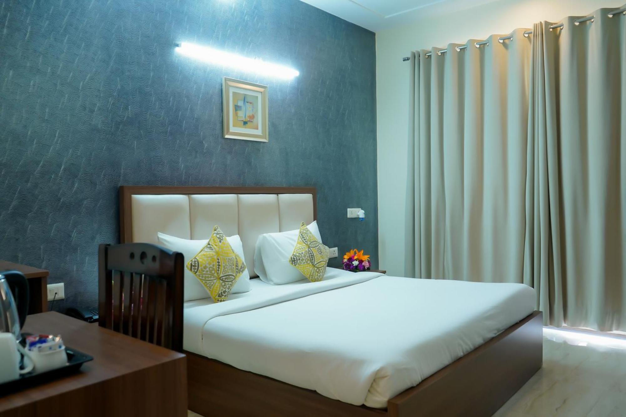 Hotel The Luxe 18 - Golf Course Road Гургаон Екстериор снимка