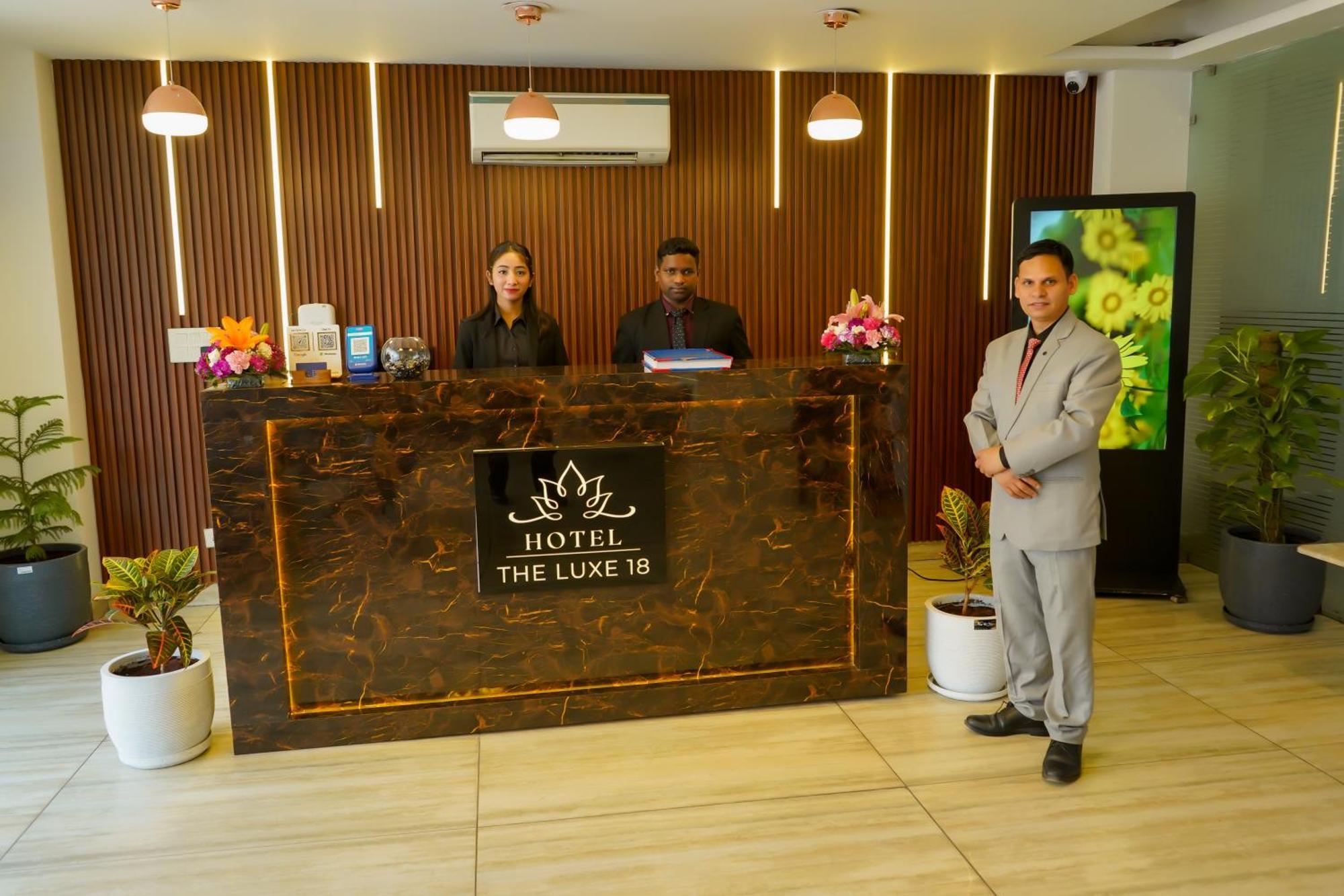 Hotel The Luxe 18 - Golf Course Road Гургаон Екстериор снимка