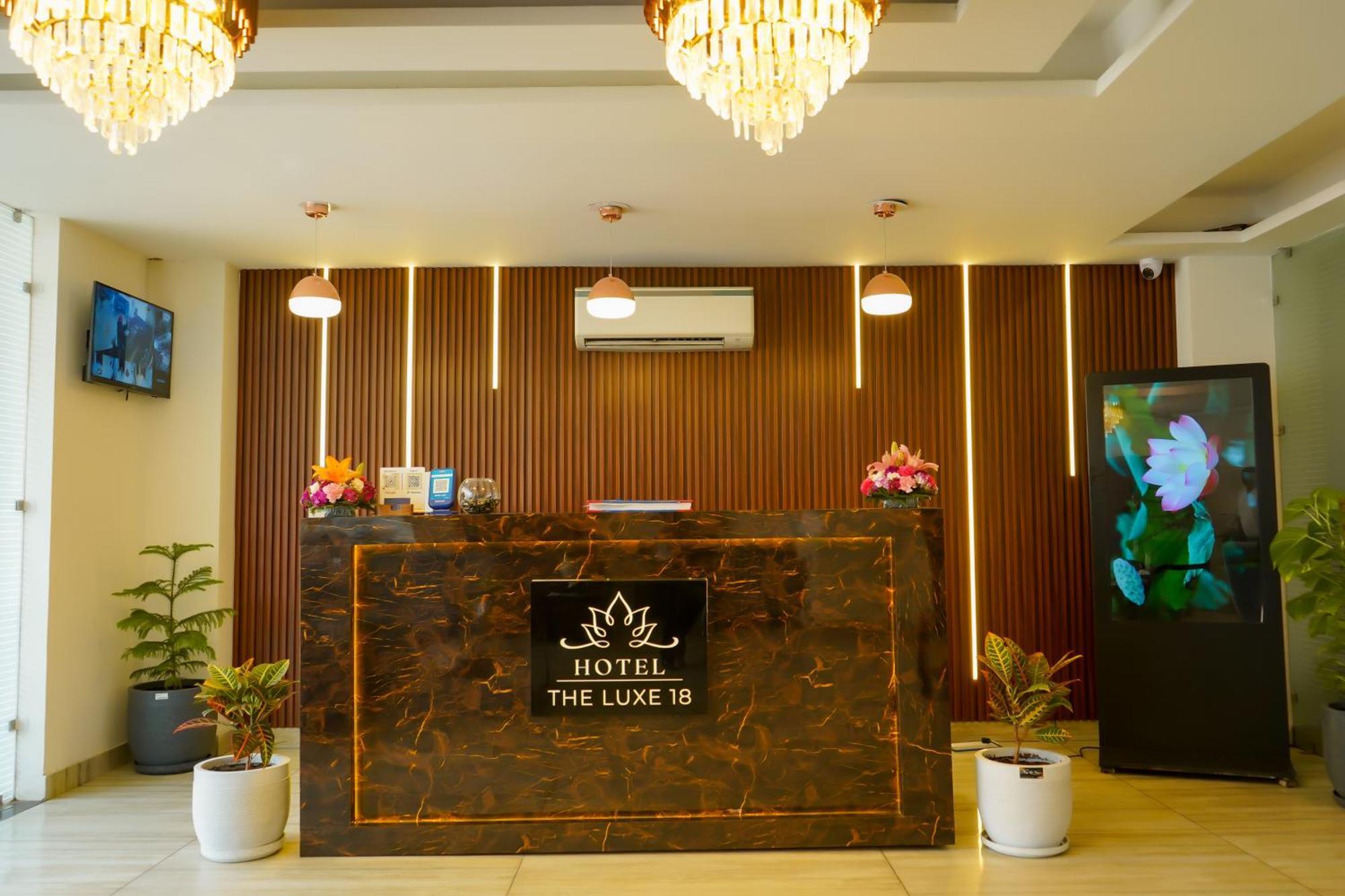 Hotel The Luxe 18 - Golf Course Road Гургаон Екстериор снимка