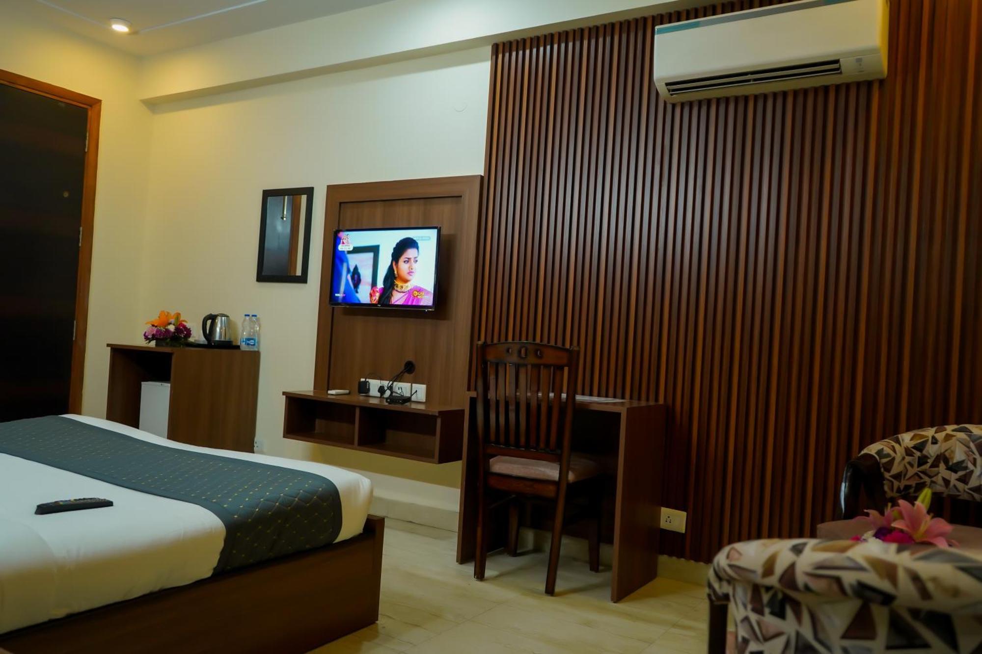 Hotel The Luxe 18 - Golf Course Road Гургаон Екстериор снимка