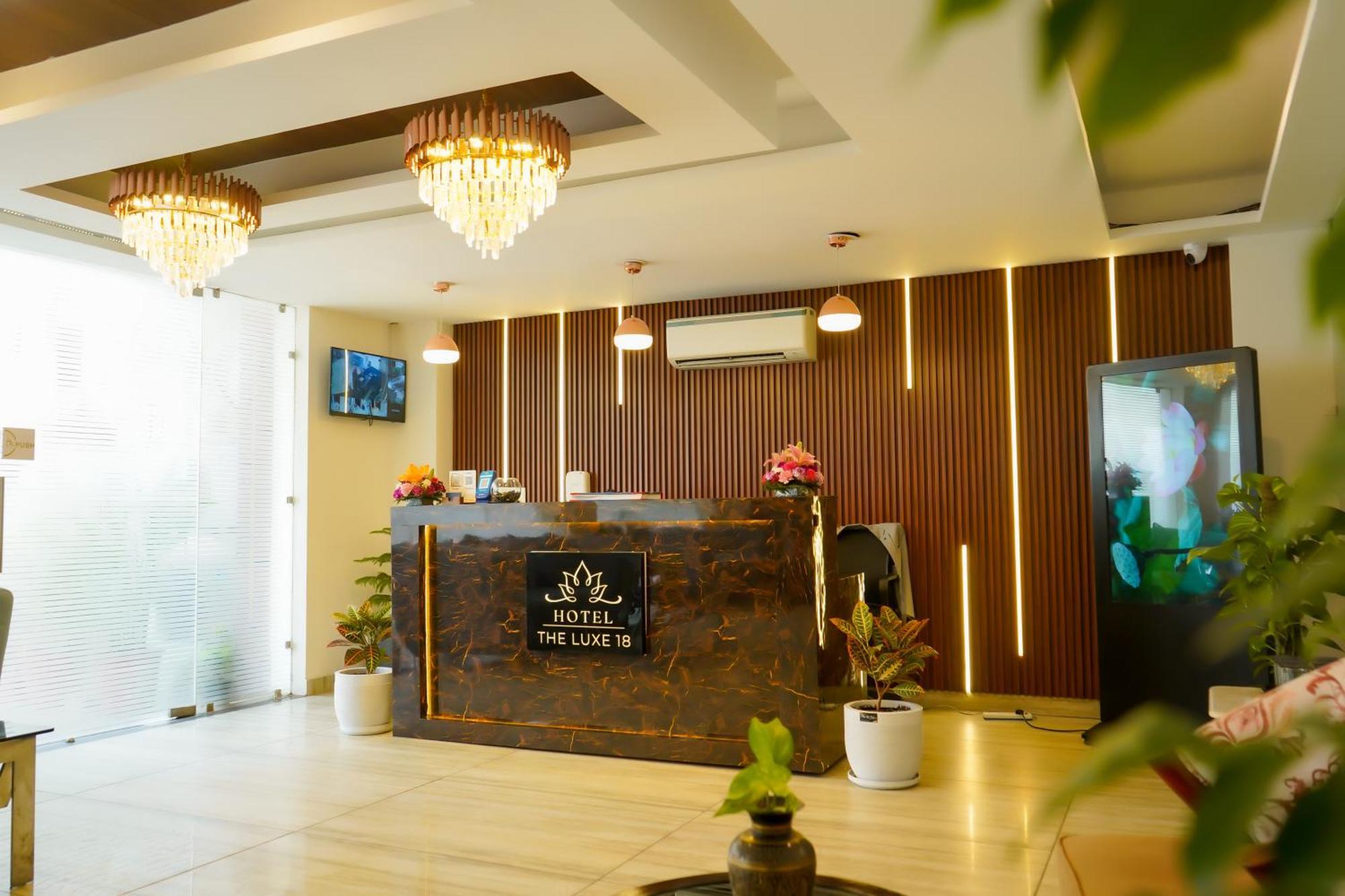 Hotel The Luxe 18 - Golf Course Road Гургаон Екстериор снимка