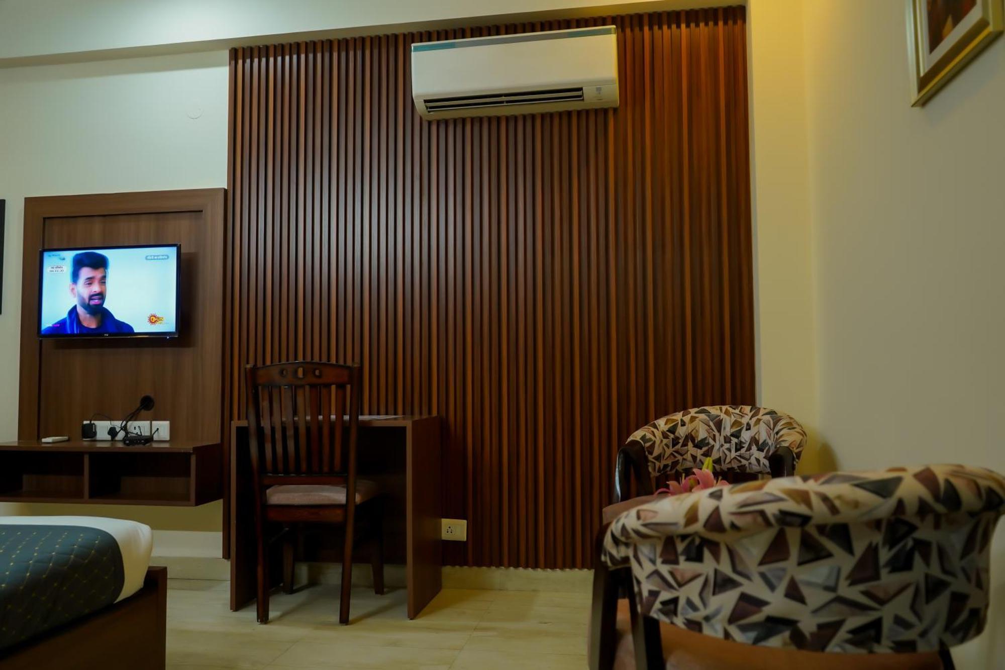 Hotel The Luxe 18 - Golf Course Road Гургаон Екстериор снимка