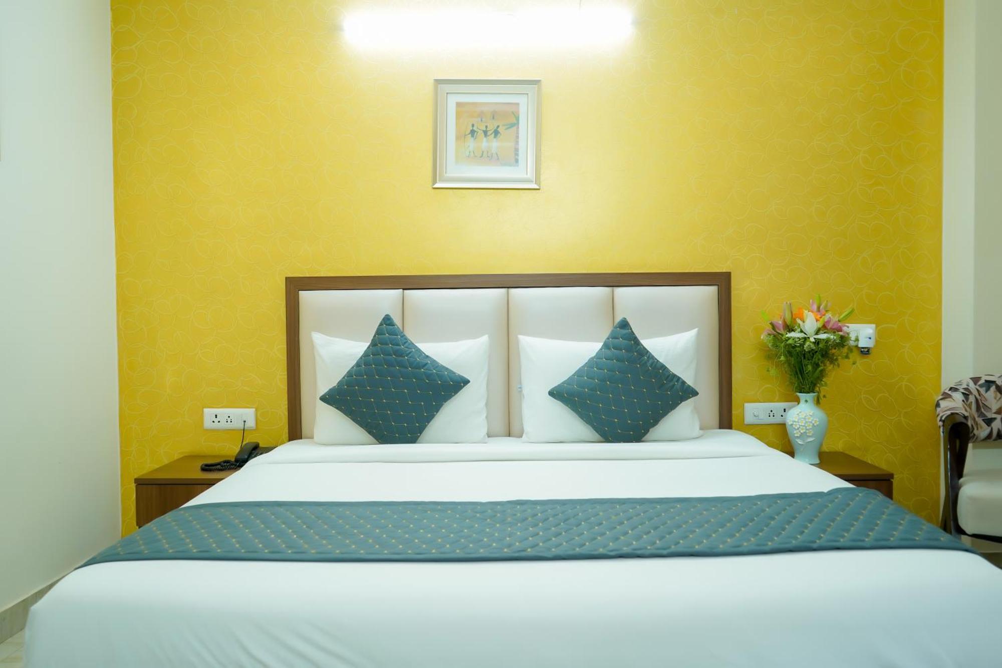 Hotel The Luxe 18 - Golf Course Road Гургаон Екстериор снимка