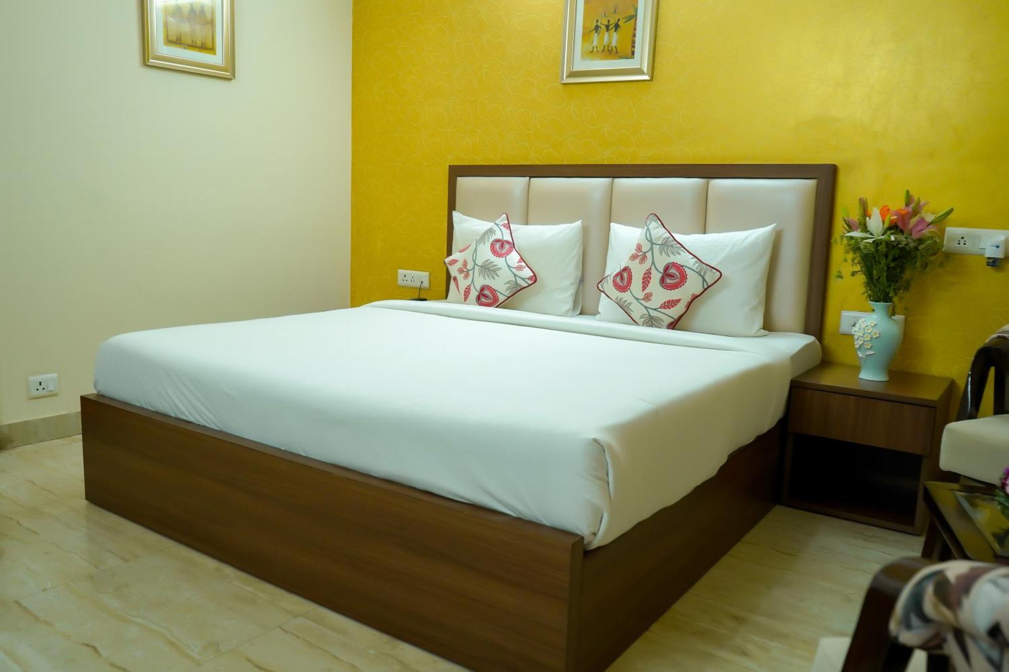 Hotel The Luxe 18 - Golf Course Road Гургаон Екстериор снимка