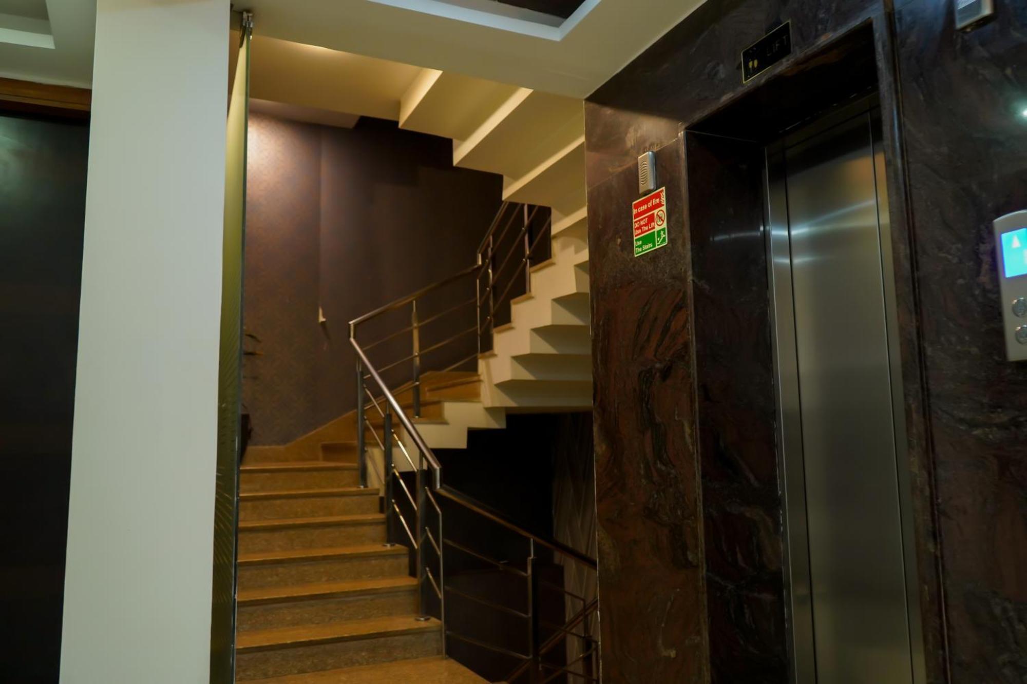 Hotel The Luxe 18 - Golf Course Road Гургаон Екстериор снимка