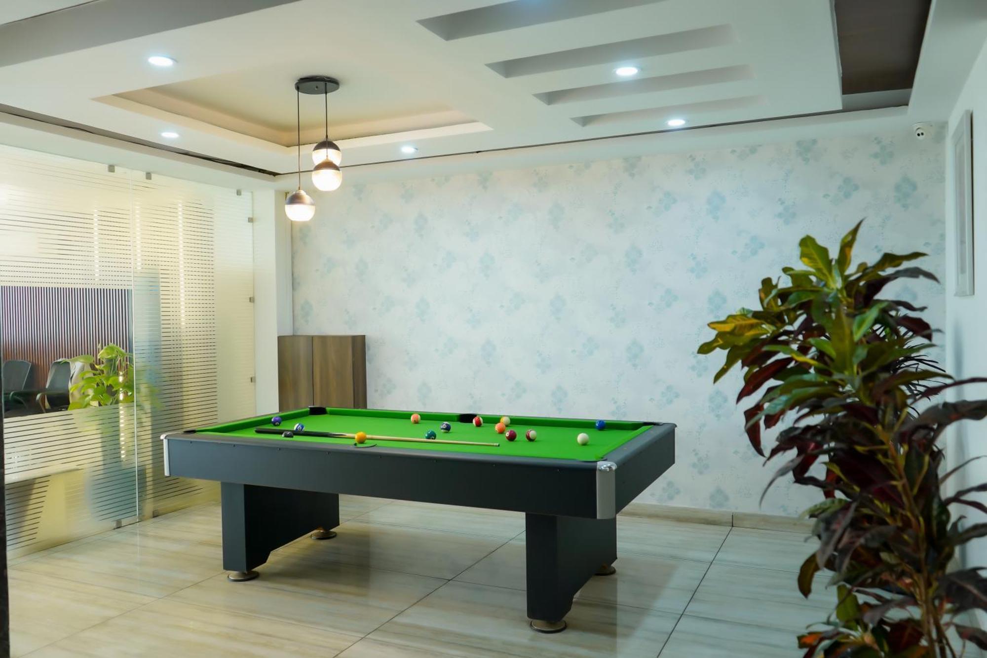 Hotel The Luxe 18 - Golf Course Road Гургаон Екстериор снимка