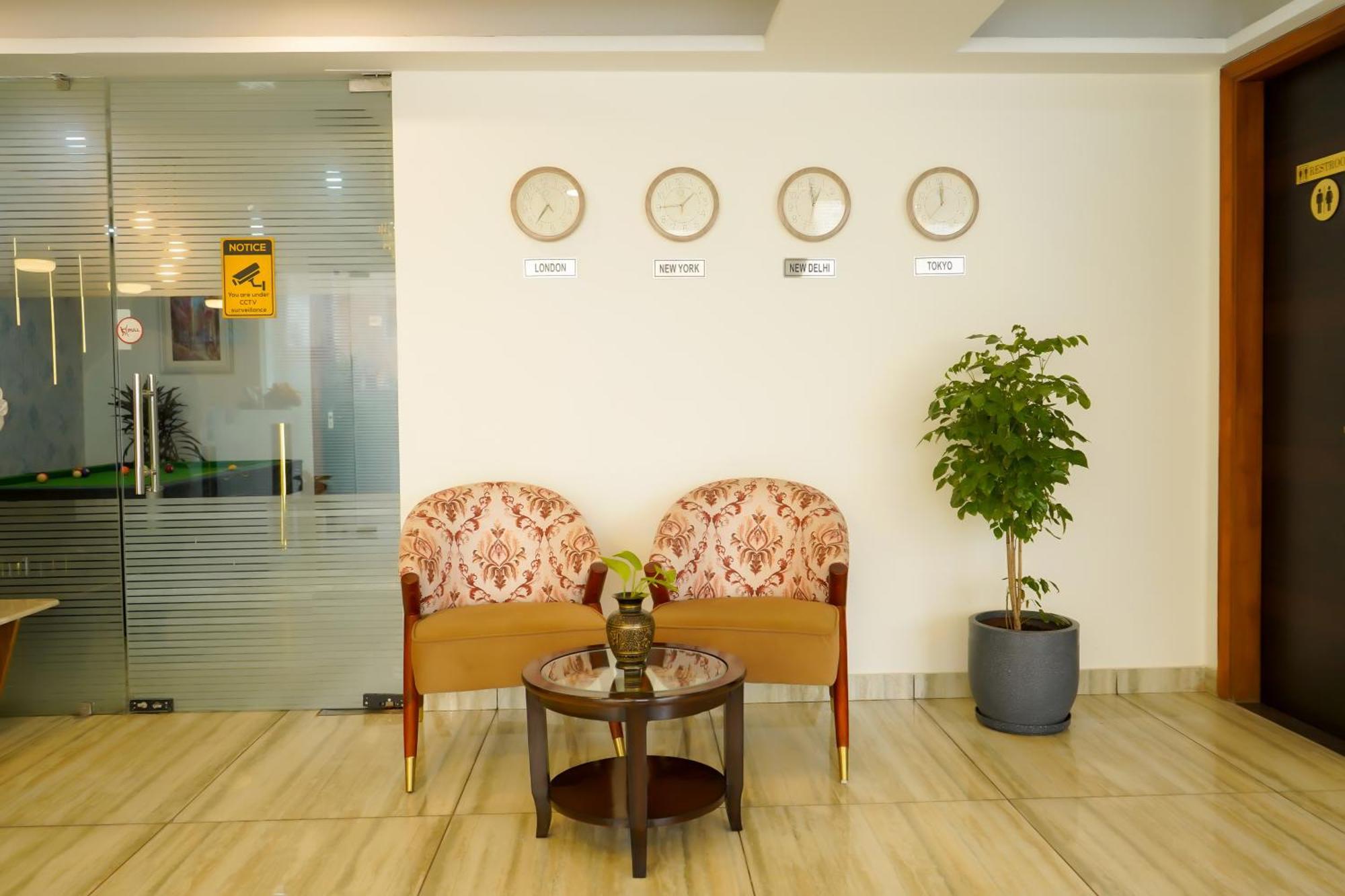 Hotel The Luxe 18 - Golf Course Road Гургаон Екстериор снимка