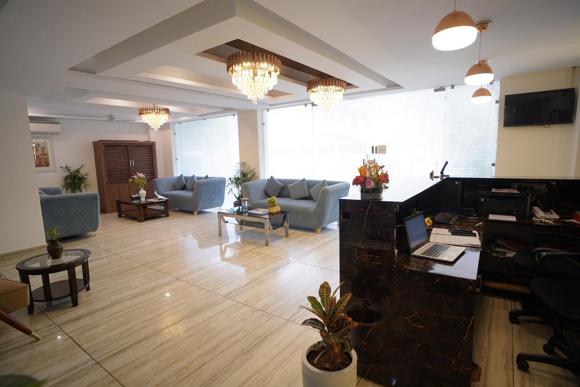 Hotel The Luxe 18 - Golf Course Road Гургаон Екстериор снимка