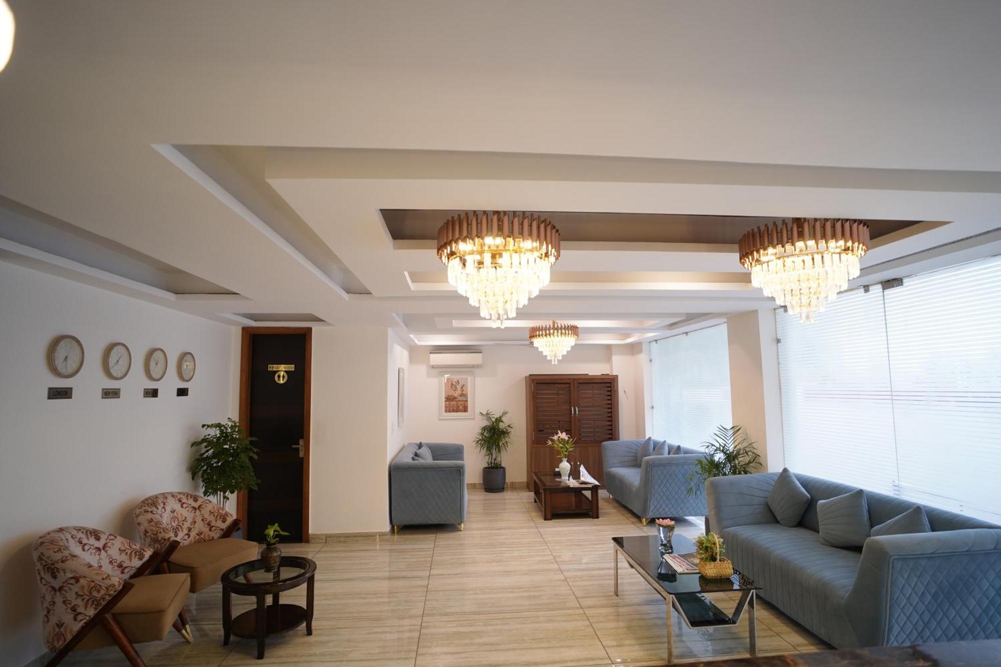 Hotel The Luxe 18 - Golf Course Road Гургаон Екстериор снимка
